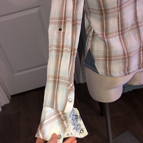 Guess - Picture 5 of 12